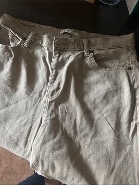 Lee Women’s Relaxed Straight Leg Jeans in Light Beige